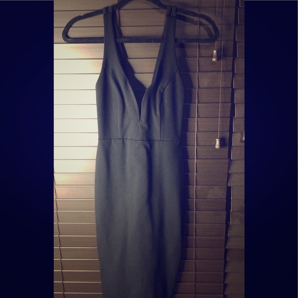 Brand new LULUS form fitting little black dress